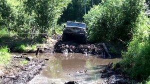 УАЗ трос  болото тянет лебедка
