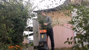 Садовый измельчитель для веток.