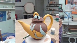 Pinching teapots for beginners e-course with Antoinette Badenhorst | TeachinArt