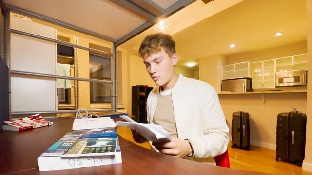 Обучение в Америке. ПЕРВЫЙ ДЕНЬ в АМЕРИКАНСКОЙ ШКОЛЕ 12 КЛАСС