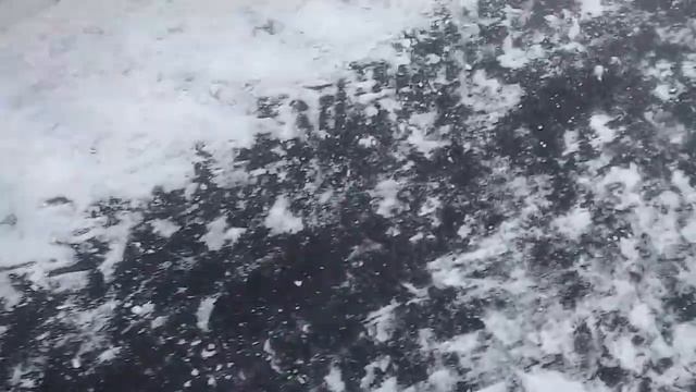 Ледяной тротуар ,как по нему пройти и не упасть..Ледоходы ,как их надеать на обувь. смотреть онлайн