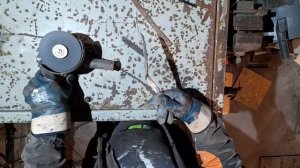 Реставрация старого железного шкафа для инструмента в мастерскую своими руками