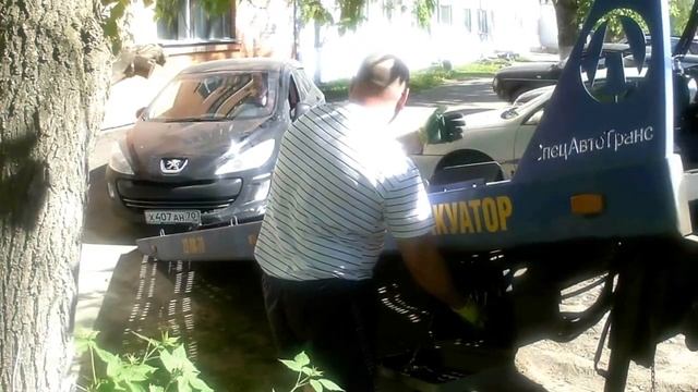 ЭВАКУАТР ТОМСК (грузим пежо) смотреть онлайн