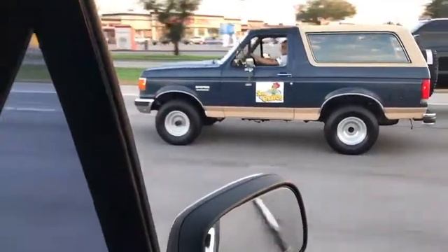 1987 FORD BRONCO 351 CRUISING ON GULF-FREEWAY (SRA.CHURROS) HOUSTON TEXAS! смотреть онлайн