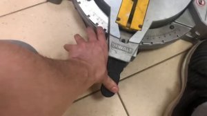 Торцовочная пила Dewalt