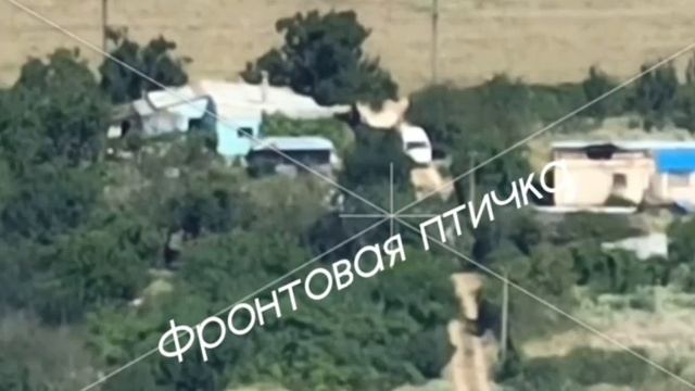 Машинка подвоза ВСУ не выдержала удар FPV-дроном.
Херсонское направление.