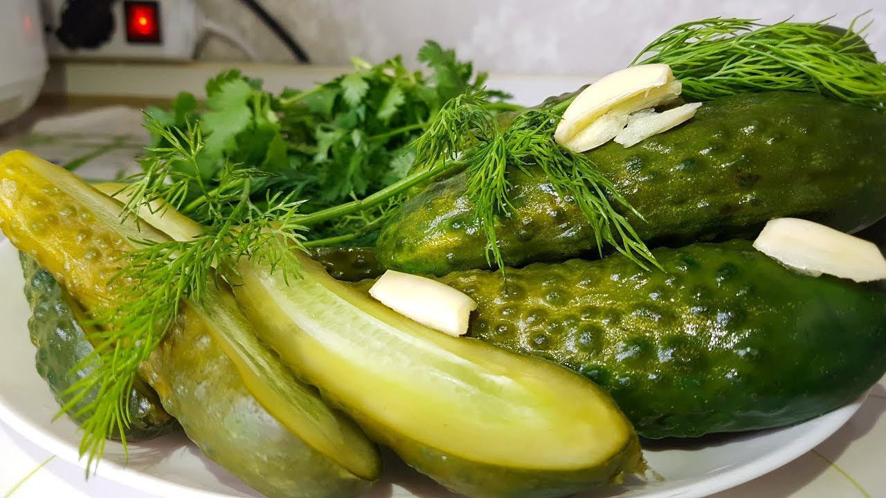 Малосольные огурцы цыганка готовит. Как молосолить огурцы. Gipsy cuisine.