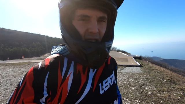 ДОГОНЯЛКИ по ДАУНХИЛЬНОЙ ТРАССЕ | Тренировка в НОВОРОССИЙСКЕ смотреть онлайн