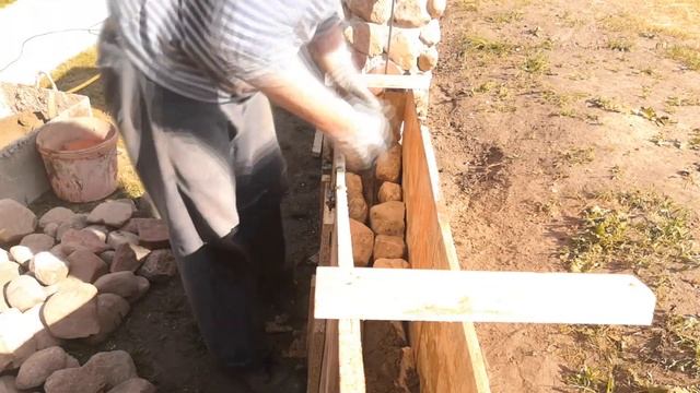 Забор из камня.Кладка из камня очень просто!