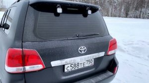 Toyota Land Cruiser 200 (Тойота Лэнд Крузер 200) с колен в ИДЕАЛ