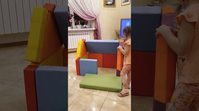 Из Диванчика получается Домик Избушка большая