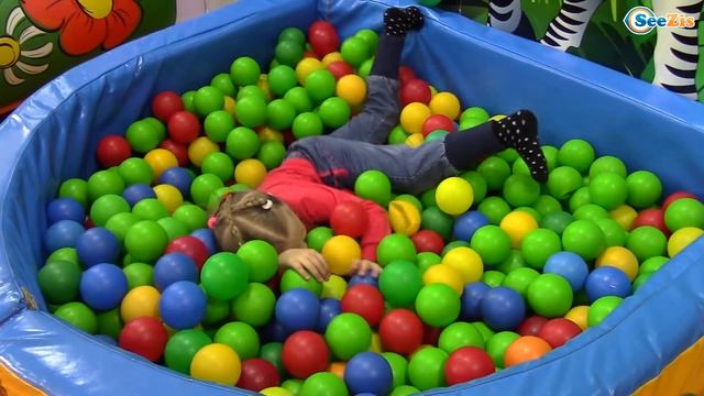 Кукла Ненуко. Ярослава в Детском Развлекательном Центре. Видео для детей. Посылка для Ярославы