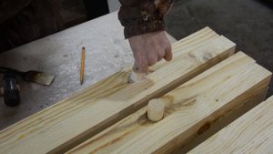 Делаю перила для лестницы.