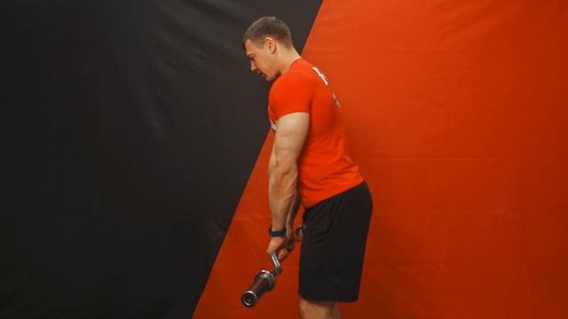 Мах перед собой EZ грифом I Узкий хват сверху