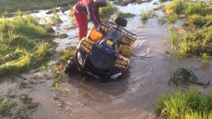 В болоте на квадроцикле Stels 800 ITP Mud Lite XL Видео №3