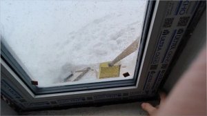 Замена старых деревянных рам в деревенском доме на пластик.