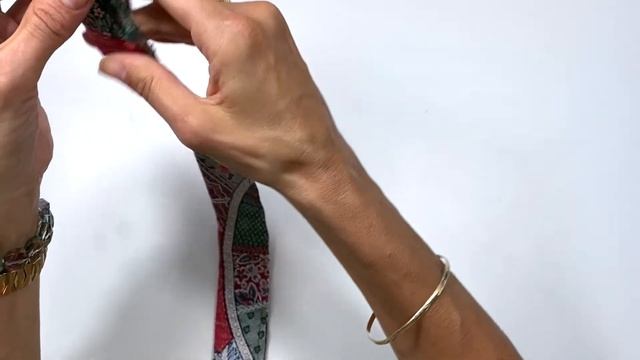 EASY HEADBAND BANDANA TUTORIAL смотреть онлайн