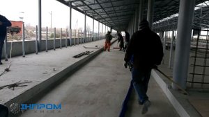 Нарезка канавок швов в бетонном поле  коровника для антискольжения