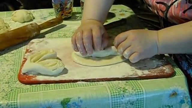 Плюшки с сахаром из дрожжевого теста