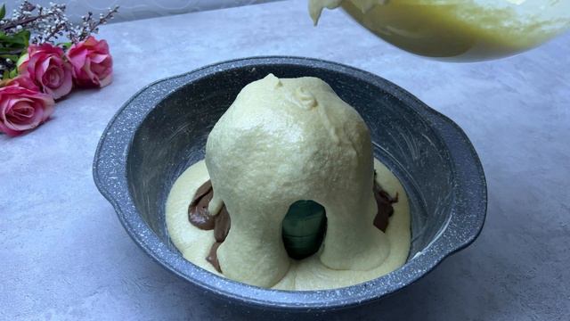 Place the plastic bottle in the mold and see, what happens to the dough. смотреть онлайн