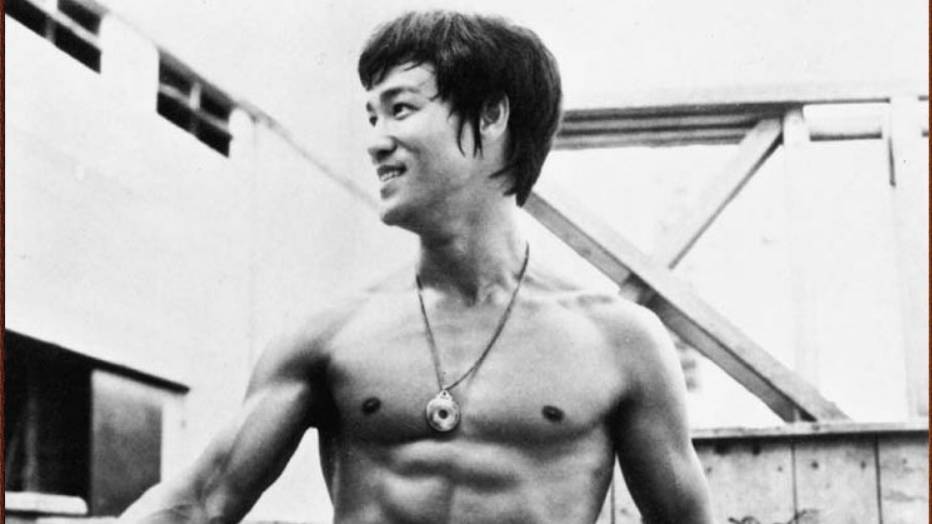 СЛАЙД ШОУ С ВЫСКАЗЫВАНИЯМИ БРЮСА ЛИ .