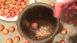 Как очистить орехи фундук. How to peel a hazelnuts.