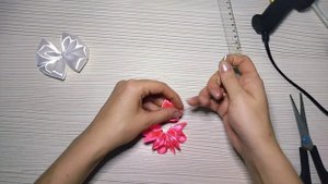 бантики из атласной ленты? секрет раскрыт? Делайте так? Отличная идея☺️ канзаши? #ассортибурая