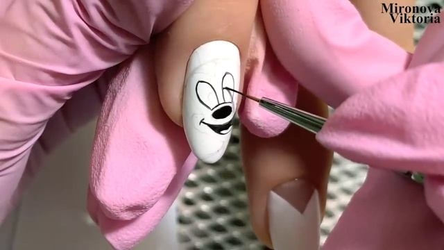 Мультяшка на ногтях. Чёрно-белый маникюр. смотреть онлайн