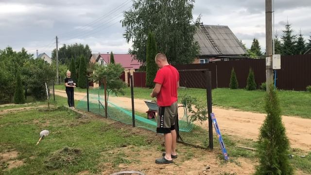ЗАБОР ИЗ ПЛАСТИКОВОЙ СЕТКИ / как сделать забор своими руками смотреть онлайн