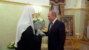 Президент подарил патриарху Кириллу на день рожден...тину с изображением убранства Успенского собора