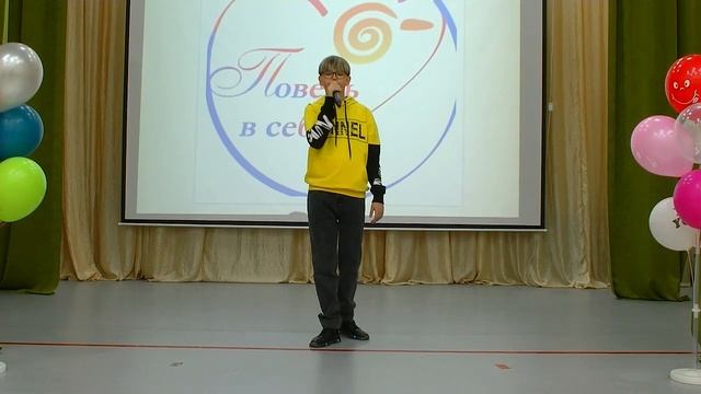 Никита Сбойчаков Идёт девчонка (музыка Л. Вербицкий, слова А. Вратарев) смотреть онлайн