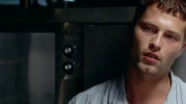 Стоишь на берегу и чувствуешь соленый запах ветра... смотреть онлайн