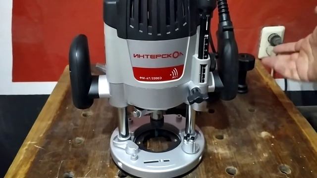 Лучший фрезер "в стол" - Интерскол ФМ-67/2200Э смотреть онлайн