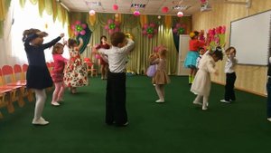 Танец "Дочки и сыночки" (средняя группа)