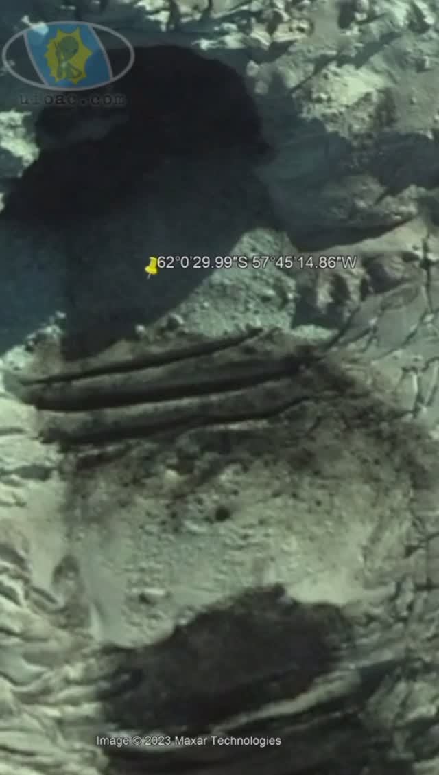 Таинственный вход в пещеру и 15 метровое НЛО найдены на Google Maps