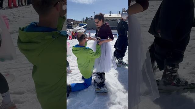 ..."и она сказала "ДА"!

Свадебный 👰♀ спуск в Шерегеше завершился предложением руки и сердца.