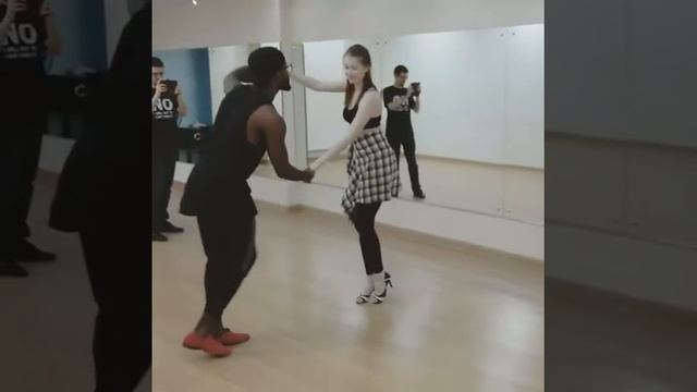 Адонис, Бачата (средняя группа) в Mambo GROUP смотреть онлайн