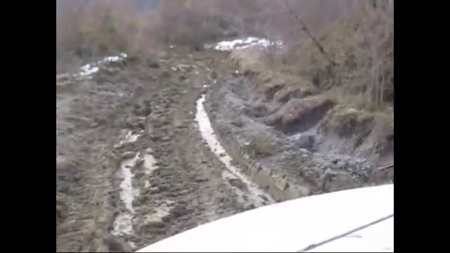 Работа экскаватора на косогоре