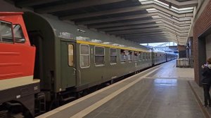 Тепловоз ТЭ109 с туристическим поездом