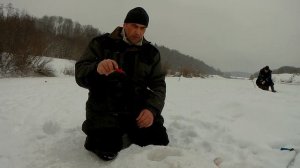 Зимняя рыбалка на Угре. Ловля плотвы на Калужский шарик,гвоздешарик и донки.