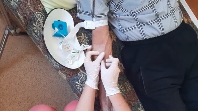 Постановка капельницы. Капельница. Внутривенно.