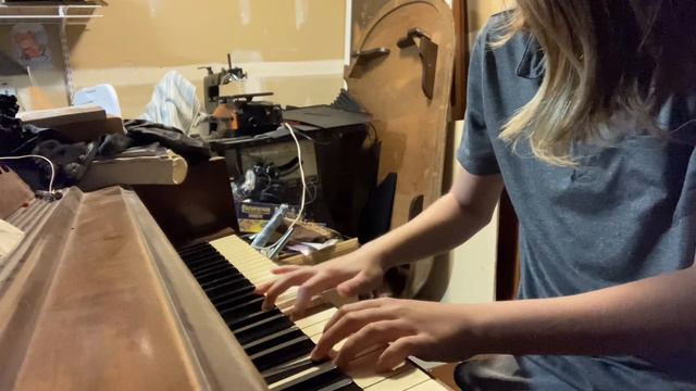 Playing Fallen Down on a Very Slightly Out of Tune Piano смотреть онлайн