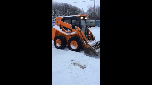 Мини погрузчик Locust L1203   аналог jcb 300, bobcat 650. смотреть онлайн