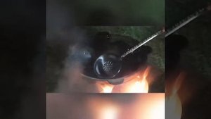 Как обжечь (проколить) новый чугунный узбекский казан на огне.