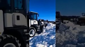 Фронтальный погрузчик GoodWork LX300F в работе