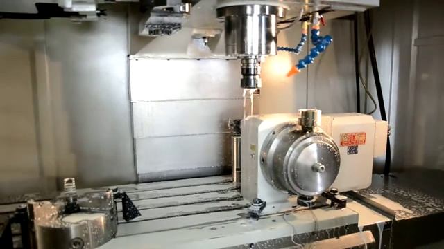 Смена инструмента вертикального обрабатывающего центра KENT KMV-11VC