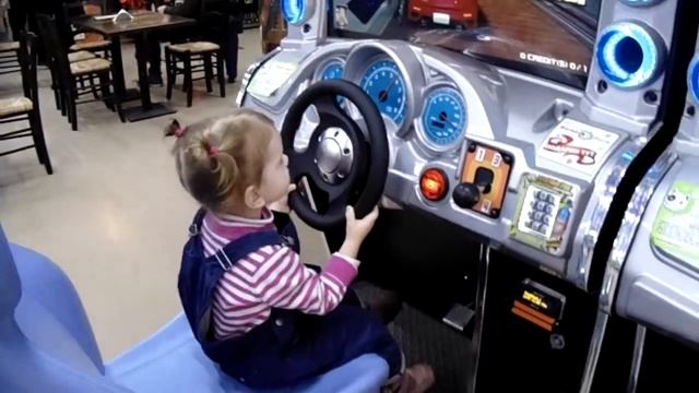 ВЛОГ парк разлечений в ТРЦ РайON район - Часть 1 VLOG Game park in a shopping center
