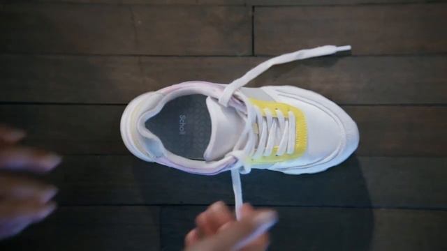 Scholl spot 2023 'Stare bene prende piede' смотреть онлайн