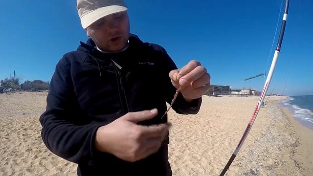 Быстрая и удобная насадка морского червя на крючок смотреть онлайн