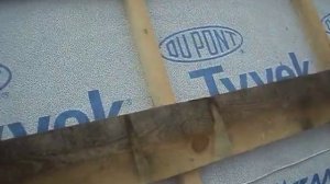 Супердиффузионная мембрана Tyvek на кровле дома из арболита